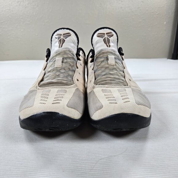 Nike Kobe Bryant Mentality Sail‎ Metallic Golden Black Basketball Shoe Size 7.5